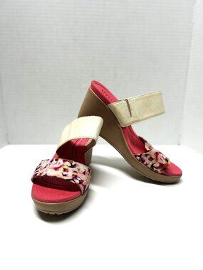 Dual Crocs Comfort wedge size 9